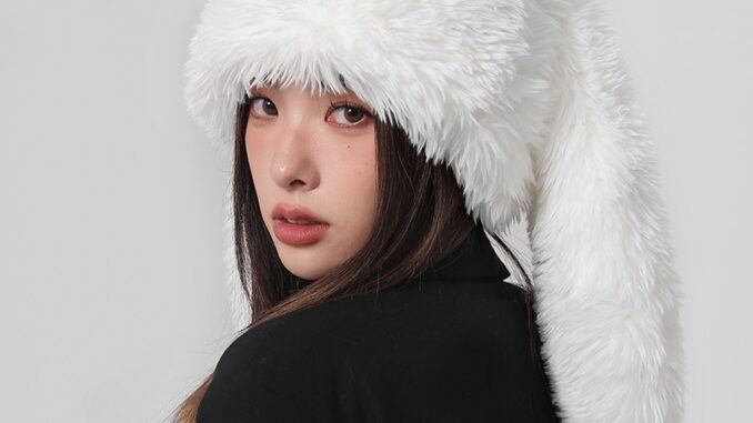 Misskoi [พร้อมส่ง] หมวกหูกระต่ายน่ารัก ผ้ากํามะหยี่ขนนิ่ม สีแดงกุหลาบ แฟชั่นฤดูใบไม้ร่วง และฤดูหนาว