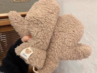 ถุงมือ ผ้ากํามะหยี่ขนนิ่ม หนา ปักลายหมี ให้ความอบอุ่น เหมาะกับฤดูหนาว กลางแจ้ง สําหรับผู้หญิง นักเรียน