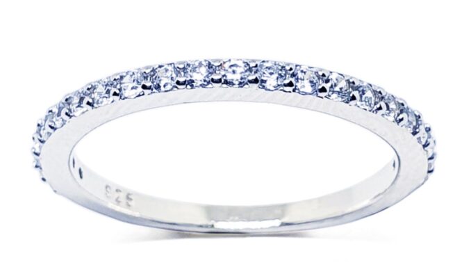 Memorine Jewelry แหวนเงินแท้ 925 ฝังเพชรสวิส (CZ) : ONLR87 Memorine Jewelry แหวนเงินแท้ 925 ฝังเพชรสวิส (CZ) : ONLR87