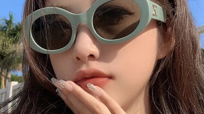 ใหม่ แว่นตากันแดด กรอบสี่เหลี่ยม สําหรับผู้ชาย และผู้หญิง ใหม่ แว่นตากันแดด กรอบสี่เหลี่ยม สําหรับผู้ชาย และผู้หญิง