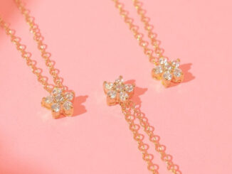 LELISA - Lily Necklace - สร้อยดอกลิลลี่ประดับ White Gems - สี Gold เงินแท้ 92.5% ชุบทอง 18K