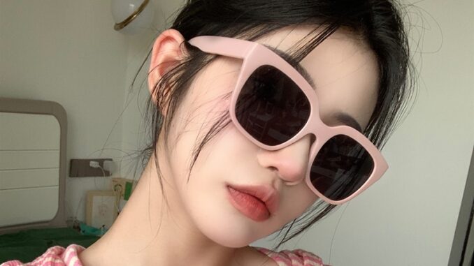แว่นตากันแดด กรอบสี่เหลี่ยม ขนาดใหญ่ สีชมพูกุหลาบ แบบเรียบง่าย แฟชั่นสไตล์เกาหลี สําหรับผู้หญิง