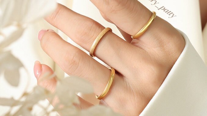 แหวนสแตนเลส รุ่นR05 minimal set (1set=3วง)ค่ะ รุ่นนี้ไม่ลอกไม่ดำค่ะ งานตัวเรือนstainless ค่ะ ใส่แยกใส่รวมก็สวยเริ่ดค่ะ