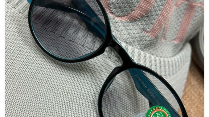 แว่นสายตายาวปรับแสง รุ่น 22041  มีให้เลือก5สี ทรงหยดน้ำ น้ำหนักเบา สวมใส่สบายตาเลนส์เปลี่ยนสีได้เมื่อออกแดด กรอบพลาสติก