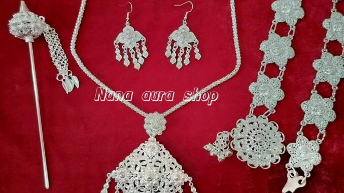 เครื่องประดับชุดไทย เครื่องประดับชุดไทยสีเงินขาว ชุดไทยสีเงินขาว เครื่องประดับเป็นชุด รุ่น N002 เครื่องประดับชุดไทย เครื่องประดับชุดไทยสีเงินขาว ชุดไทยสีเงินขาว เครื่องประดับเป็นชุด รุ่น N002
