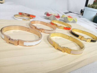 กำไล H รุ่นบาง กว้าง 6 มิล กำไลข้อมือแฟชั่น งานเกรดดี สแตนเลสแท้ ไม่ลอกไม่ดำ hm06