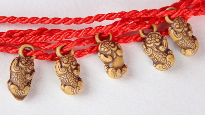CODพร้อมส่ง1บาทสร้อยข้อมือเชือกสีแดงจี้ถั่วลิสงน่ารัก2023ใหม่ของแถมลูกค้าขายส่ง-Ranliyy
