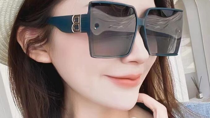 ใหม่ แว่นตากันแดดแฟชั่น ทรงสี่เหลี่ยม ลายตัวอักษร B สีฟ้า สําหรับผู้ชาย และผู้หญิง ใหม่ แว่นตากันแดดแฟชั่น ทรงสี่เหลี่ยม ลายตัวอักษร B สีฟ้า สําหรับผู้ชาย และผู้หญิง