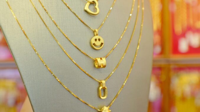 สร้อยคอ(ลายอิตาลี)เงินชุบทอง+จี้ปี่เซียะทองคำ 99.99%  น้ำหนัก 0.1 กรัม และชาร์มอื่นๆ ซื้อยกเซตคุ้มกว่าเยอะ​ แบบราคาเหมาๆ