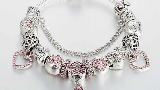 สร้อยข้อมือ : Pink Bracelet