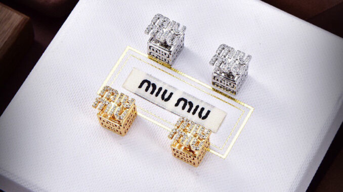 ต่างหู MIU เกรด VIP ใช้สลับ พร้อมส่ง ต่างหู MIU เกรด VIP ใช้สลับ พร้อมส่ง
