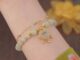 Newsandthen1 หยกนําโชค กระดิ่งโบราณ จี้ สร้อยข้อมือ ลูกปัด สไตล์จีน เมฆมงคล สร้อยข้อมือสองชั้น ผู้หญิง แฟชั่น เครื่องประดับดี