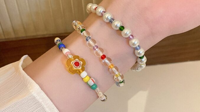 สร้อยข้อมือ ประดับลูกปัดอะคริลิค ลายดอกไม้ สีสันสดใส เหมาะกับของขวัญวันเกิด แฟชั่นฤดูร้อน สําหรับผู้หญิง และนักเรียน