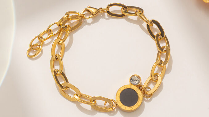 Ht สร้อยข้อมือ เหล็กไทเทเนียม ชุบทอง 18K ประดับเพชร ทรงกลม สีดํา สไตล์โรมัน Ht สร้อยข้อมือ เหล็กไทเทเนียม ชุบทอง 18K ประดับเพชร ทรงกลม สีดํา สไตล์โรมัน