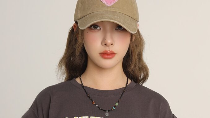 Misskoi [พร้อมส่ง] หมวกเบสบอล ปีกกว้าง ขนาดเล็ก เข้ากับทุกการแต่งกาย สําหรับผู้ชาย และผู้หญิง