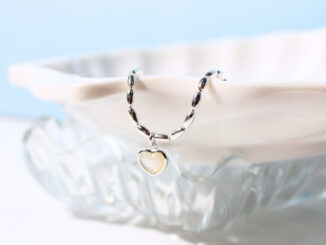 earika.earrings - seashell soul bracelet สร้อยข้อมือรูปหัวใจสีขาว เงินแท้ เหมาะสำหรับคนแพ้ง่าย