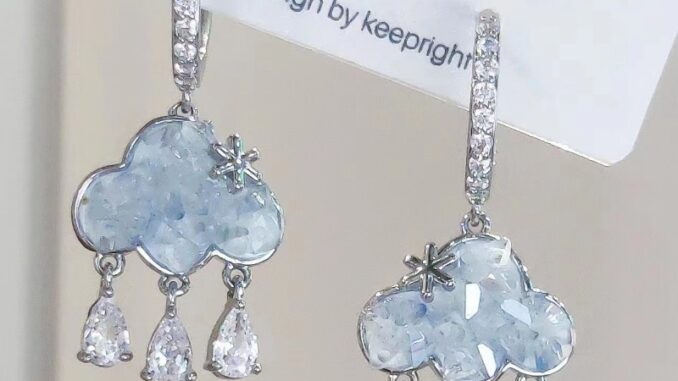 [highbuying] 1 คู่ น่ารัก เมฆ ต่างหูคริสตัล สีฟ้า เมฆฝน ต่างหูหยดน้ํา เพื่อความสวยงาม คาวาอี้ เพทาย ต่างหูหัวเข็มขัด ต่างหูปีใหม่ เครื่องประดับ ของขวัญ สินค้าใหม่