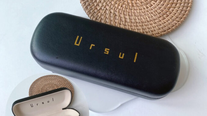 กล่องแว่นตา Ursul กล่องหนังดำ สำหรับเก็บแว่นตา ป้องกันฝุ่นละออง (มีปลายทาง) กล่องแว่นตา Ursul กล่องหนังดำ สำหรับเก็บแว่นตา ป้องกันฝุ่นละออง (มีปลายทาง)