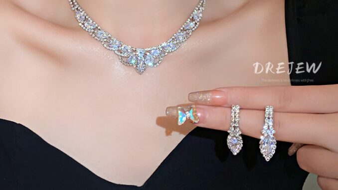 DREJEW สร้อยคอ และต่างหู รูปตัว U ประดับเพชร สองชิ้น หรูหรา สไตล์ยุโรป และอเมริกา DREJEW สร้อยคอ และต่างหู รูปตัว U ประดับเพชร สองชิ้น หรูหรา สไตล์ยุโรป และอเมริกา