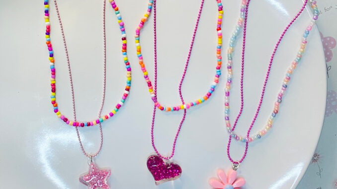 พร้อมส่ง สร้อยคอลูกปัดเซ็ต 2 เส้น สไตล์ Y2K สเใสๆใส่แยกได้ คุ้มสุด
