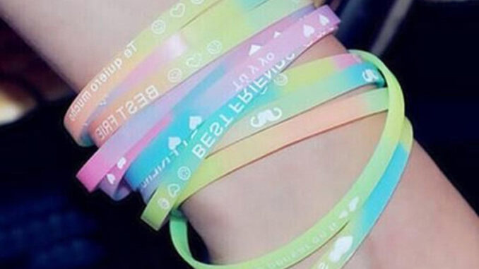 สร้อยข้อมือซิลิโคนเรืองแสง สไตล์สปอร์ต สําหรับผู้หญิง Y2K สร้อยข้อมือซิลิโคนเรืองแสง สไตล์สปอร์ต สําหรับผู้หญิง Y2K