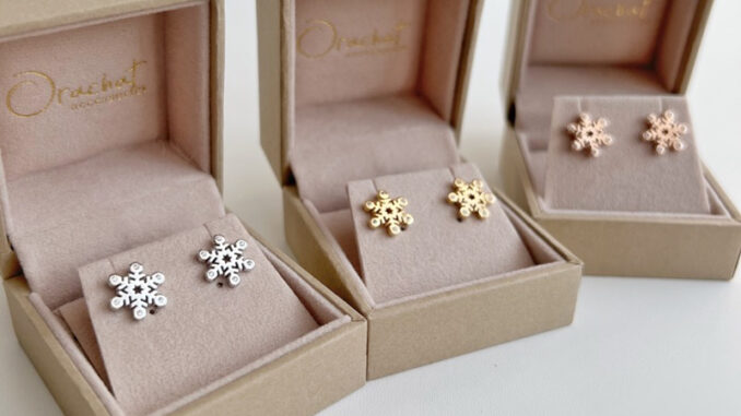Snowflake 100 H&A earrings. ❄️ Winter collection หมดแล้วไม่ทำเพิ่ม : ต่างหูแบบติดหูตัวเรือนเงินแท้ Snowflake 100 H&A earrings. ❄️ Winter collection หมดแล้วไม่ทำเพิ่ม : ต่างหูแบบติดหูตัวเรือนเงินแท้