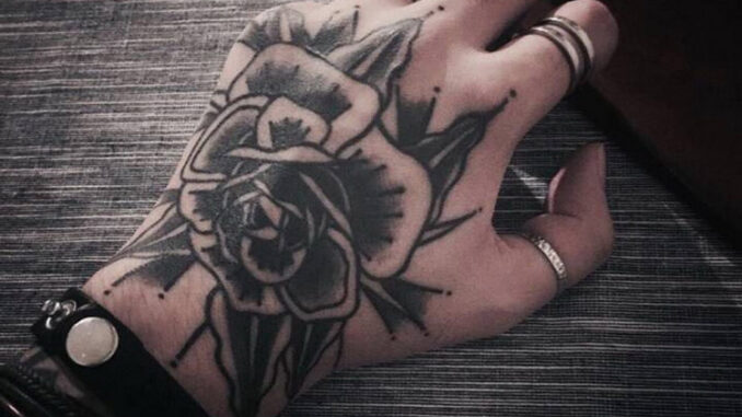 Tattoo  รอยสัก หลังมือ ดอกไม้