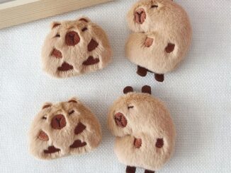 [Tinchitde] เข็มกลัด รูปตุ๊กตาสัตว์ Capybara น่ารัก ขนปุยนุ่มนิ่ม สําหรับตกแต่งเสื้อผ้า [Preferred]
