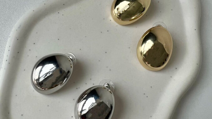 Adore- Egg earring ✨