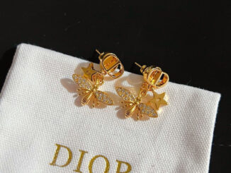 ต่างหู Dior เกรดVIP พร้อมกล่อง เกรดใช้สลับแท้ พร้อมส่ง สั่งในช้อปปี้เท่านั้น