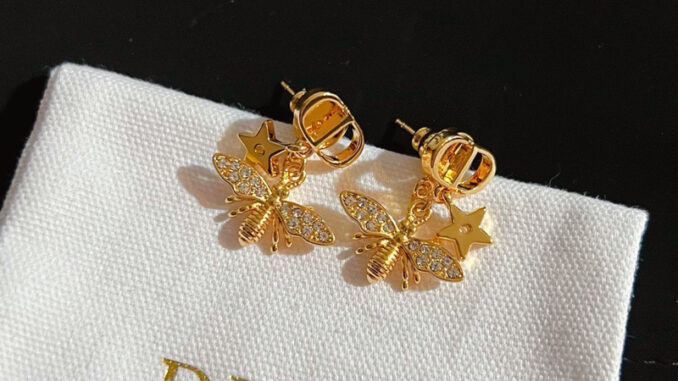 ต่างหู Dior เกรดVIP พร้อมกล่อง เกรดใช้สลับแท้ พร้อมส่ง สั่งในช้อปปี้เท่านั้น