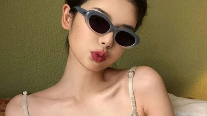 Mxmusty แว่นตากันแดด ทรงวงรี หรูหรา สไตล์ฮิปฮอป สําหรับผู้หญิง Mxmusty แว่นตากันแดด ทรงวงรี หรูหรา สไตล์ฮิปฮอป สําหรับผู้หญิง