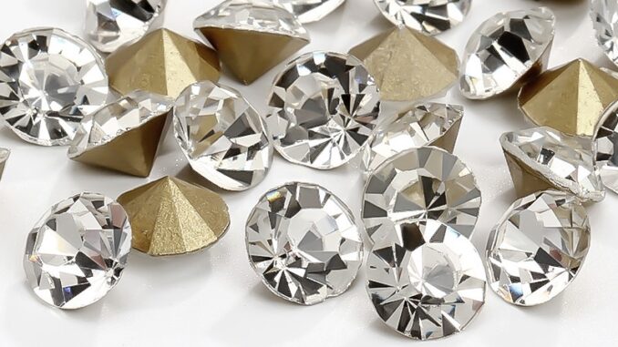 ปลายเล็บปลอม ประดับเพชรคริสตัล สีขาว สําหรับตกแต่งเล็บ Diy