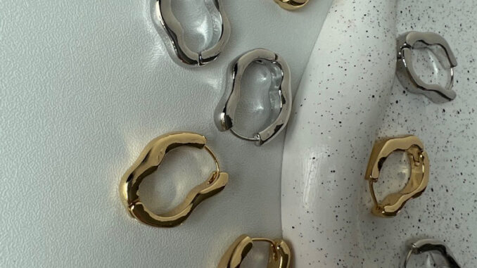 Adore- Minimal earring