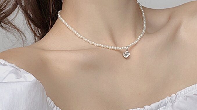 พร้อมส่งค่ะสร้อยคอลูกปัดสีมุกแต่งจี้เพชร