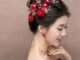 Daishen1 กิ๊บติดผม รูปดอกไม้ ประดับไข่มุกคริสตัล สีแดง สไตล์จีน สําหรับเจ้าสาว