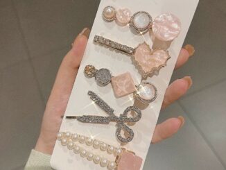 Lovito กิ๊บติดผมผู้หญิง แต่งพลอยเทียม ไข่มุก สไตล์ลำลอง LFA04145 (หลากสี)