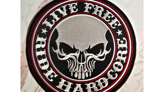 ตัวรีดติดเสื้อขนาดใหญ่ กะโหลก Skull Live Free ตกแต่งเสื้อผ้า แจ๊คเก็ตยีนส์ Hipster Embroidered Iron On Sew on ตัวรีดติดเสื้อขนาดใหญ่ กะโหลก Skull Live Free ตกแต่งเสื้อผ้า แจ๊คเก็ตยีนส์ Hipster Embroidered Iron On Sew on
