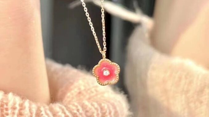เครื่องประดับ สร้อยคอโซ่ จี้ดอกพีช สีชมพูหวาน แฟชั่นสําหรับผู้หญิง