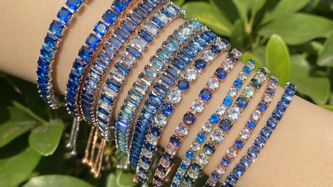 สร้อยข้อมือเทนนิส ปรับได้ สําหรับผู้หญิง สีฟ้า แวววาว เพทาย คริสตัล โซ่ บนมือ สุภาพสตรี เสน่ห์ สร้อยข้อมือ เทรนด์ เครื่องประดับ ของขวัญเด็กผู้หญิง