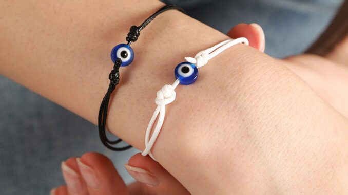 1บาท สร้อยข้อมือ จี้รูปตาชั่วร้ายนําโชค แฮนด์เมด เหมาะกับของขวัญ สําหรับผู้หญิง และผู้ชาย