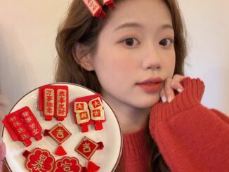 กิ๊บติดผม รูปตัวอักษรจีนน่ารัก สีแดง แบบสร้างสรรค์ สําหรับหน้าผาก วันปีใหม่