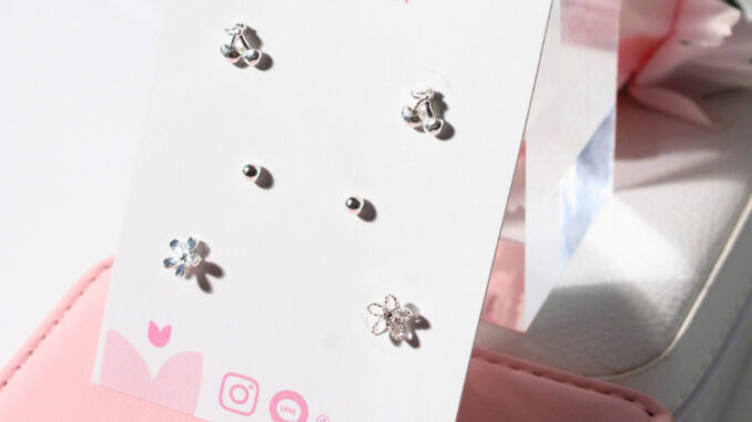 earika.earrings - cherry on top set เซ็ตต่างหูก้านเงินแท้ตีมดอกไม้เชอร์รี่ เหมาะสำหรับคนแพ้ง่าย