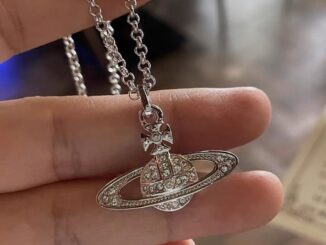 Vivienne Westwood สร้อยคอโซ่ จี้ดาวเสาร์ ดาวเคราะห์ คลาสสิก วางซ้อนกันได้ สําหรับผู้หญิง