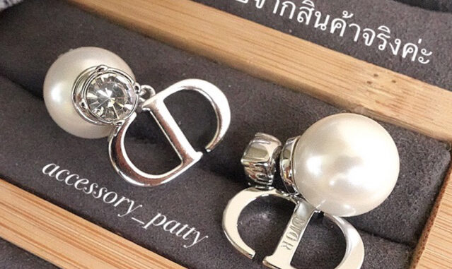 ต่างหูCd รุ่นD10 diamond silver color งานสวยดูแพงมากค่ะ สำหรับลูกค้าที่ชอบสีเงินค่ะ