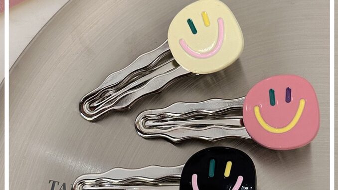 Y2K Dopamine คลิปผม Trackless คลิปผม Silver Grey คลิปผมหน้ายิ้มหวาน.COBRANDIER
