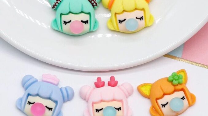 สติกเกอร์เรซิ่น ลายการ์ตูนเด็กผู้หญิงน่ารัก DIY สําหรับติดตกแต่งโทรศัพท์มือถือ กิ๊บติดผม ตู้เย็น