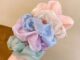 ยางรัดผม ลายดอกไม้ สีขาว สุ่มสี 1 ชิ้น