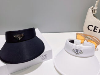 Girl's empty top hat / HP08