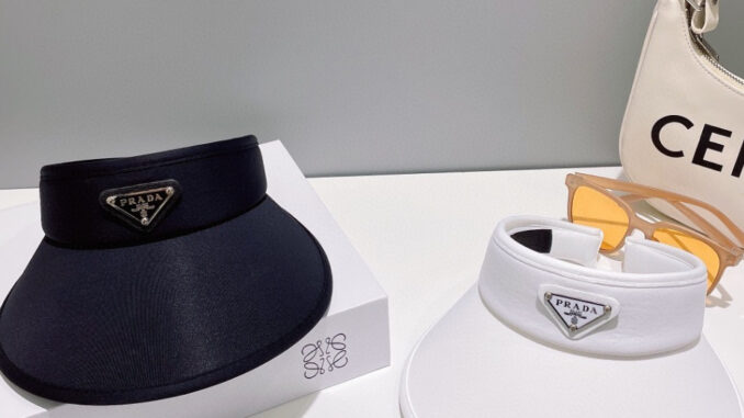 Girl's empty top hat / HP08